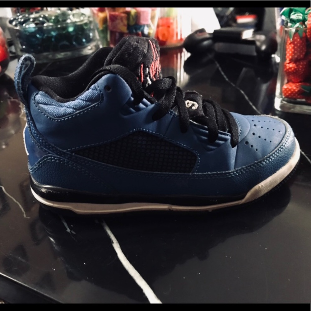 Shoe